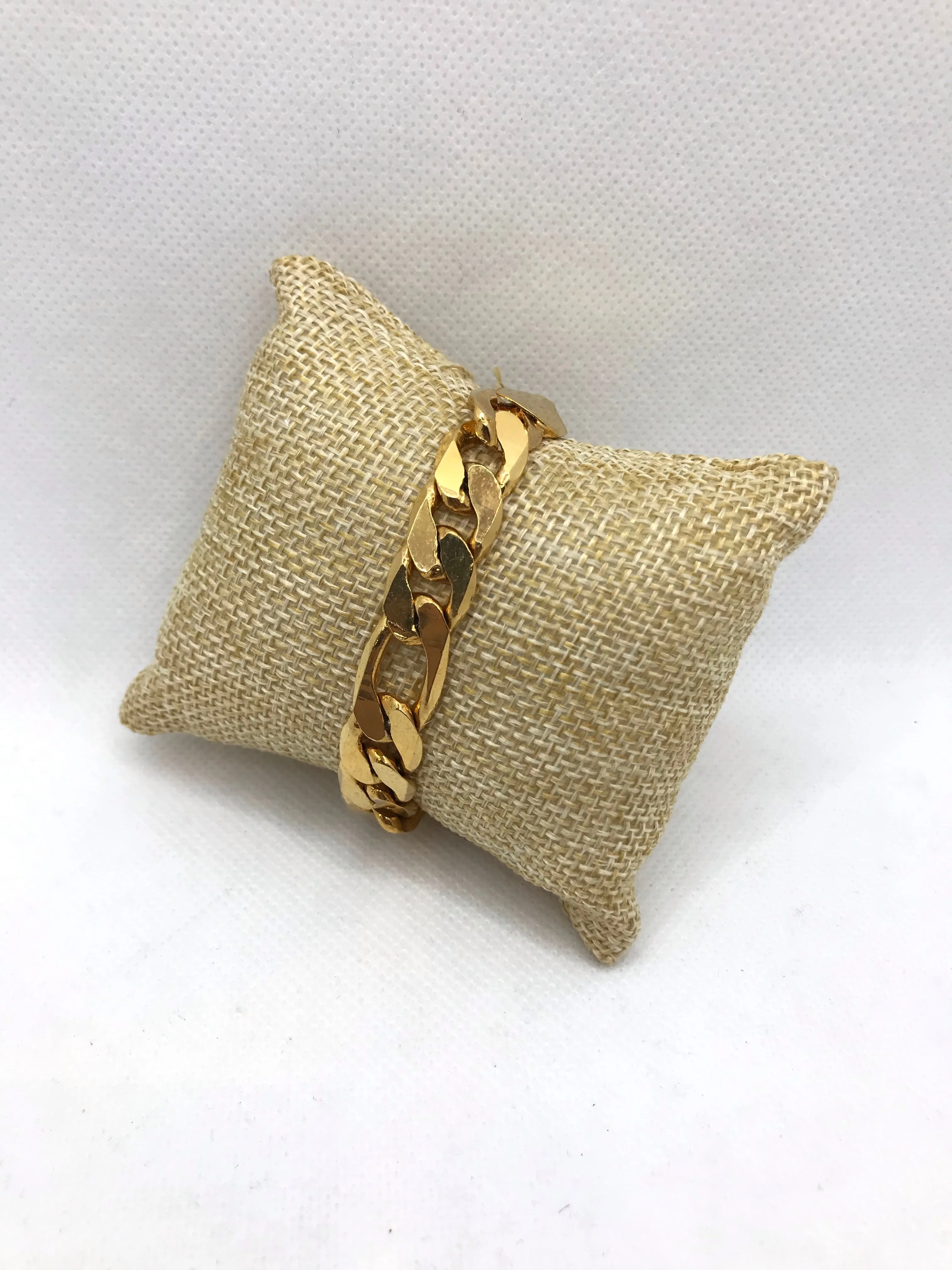 18 k gold plated figaro bracelet for mens