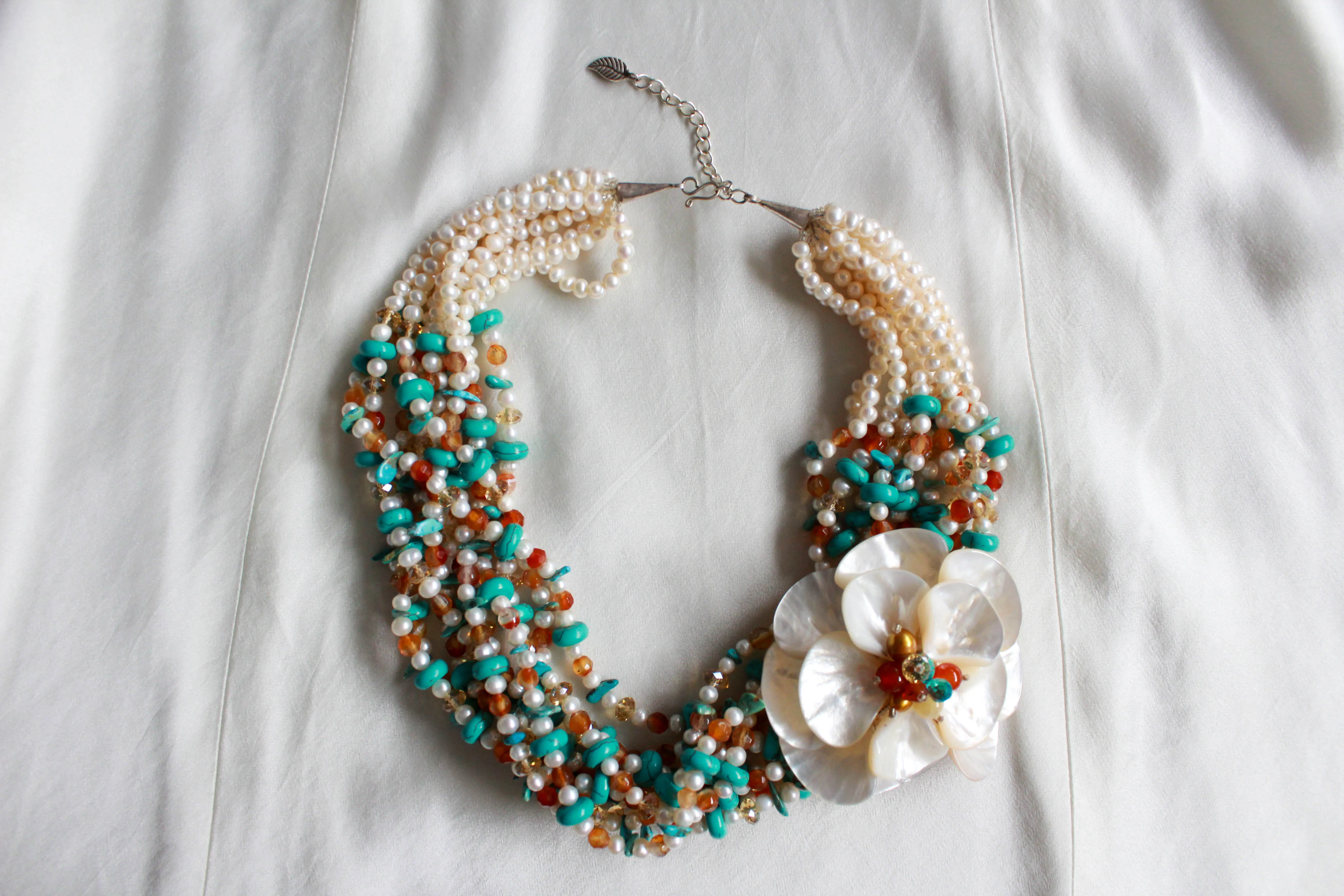 90s/y2k Shell Flower Statement Necklace, Turquoise and White