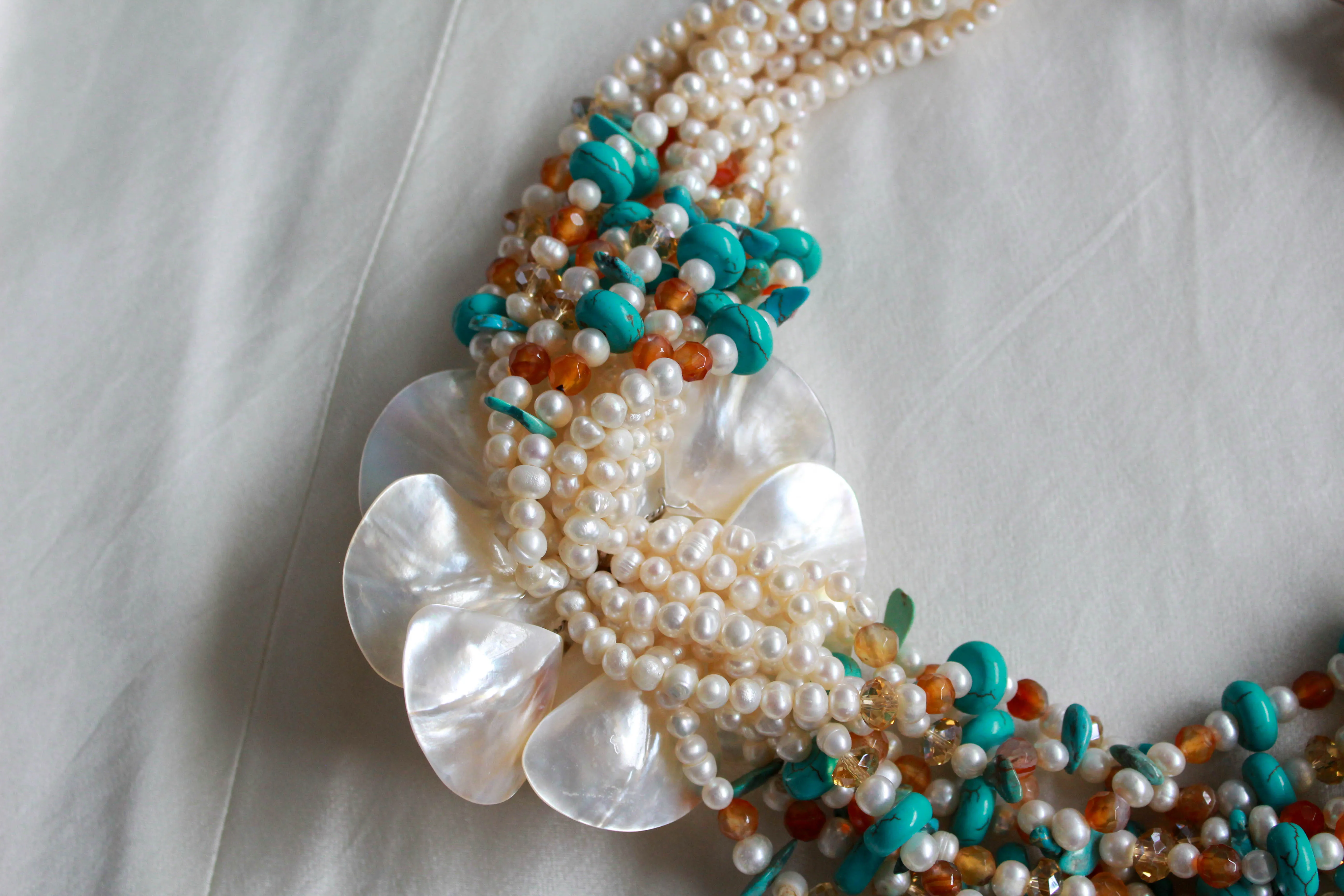 90s/y2k Shell Flower Statement Necklace, Turquoise and White