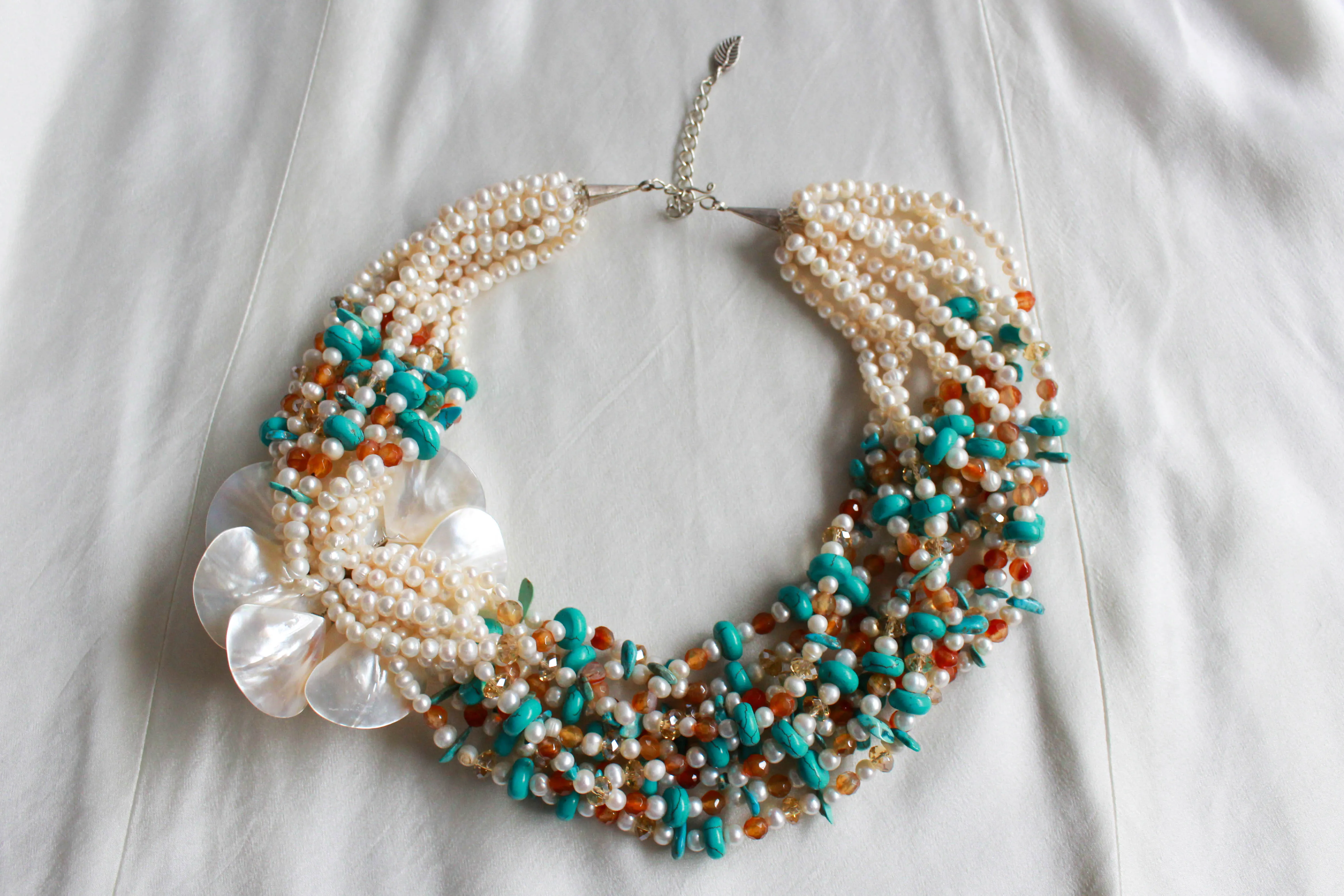 90s/y2k Shell Flower Statement Necklace, Turquoise and White