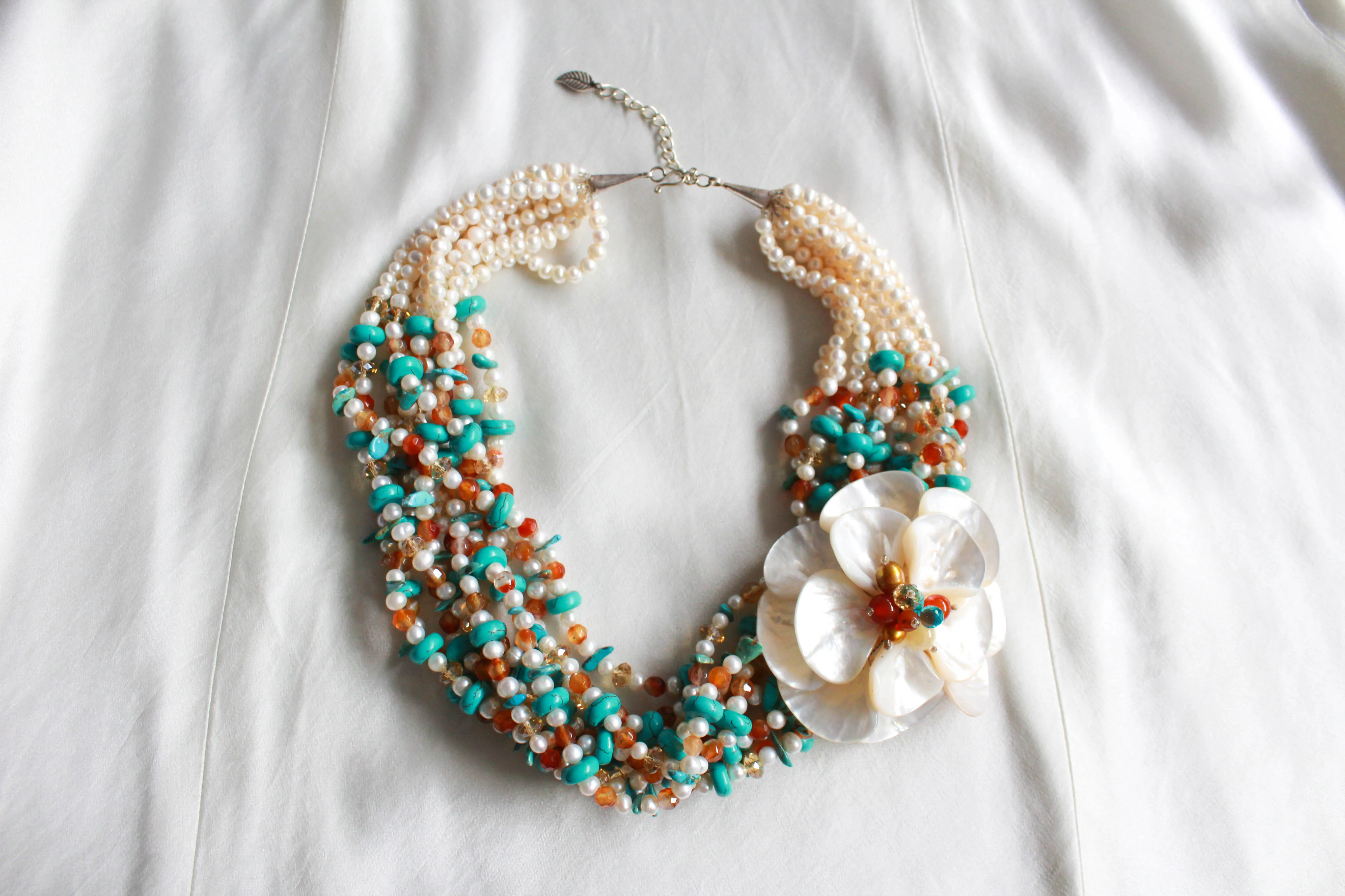 90s/y2k Shell Flower Statement Necklace, Turquoise and White