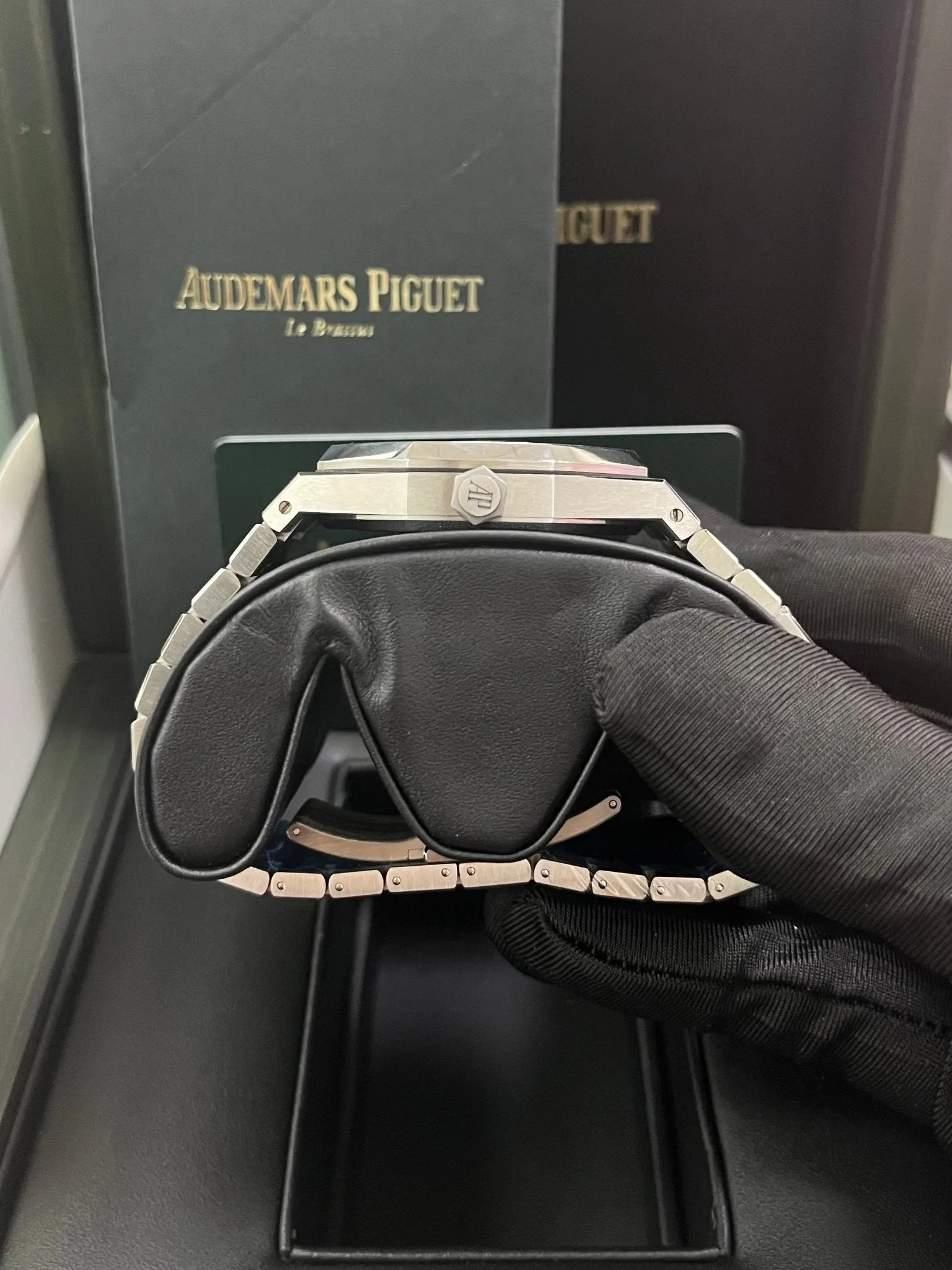 Audemars Piguet Royal Oak Selfwinding/ Stainless Steel/ Black Dial (Ref# 15500ST.OO.1220ST.03)