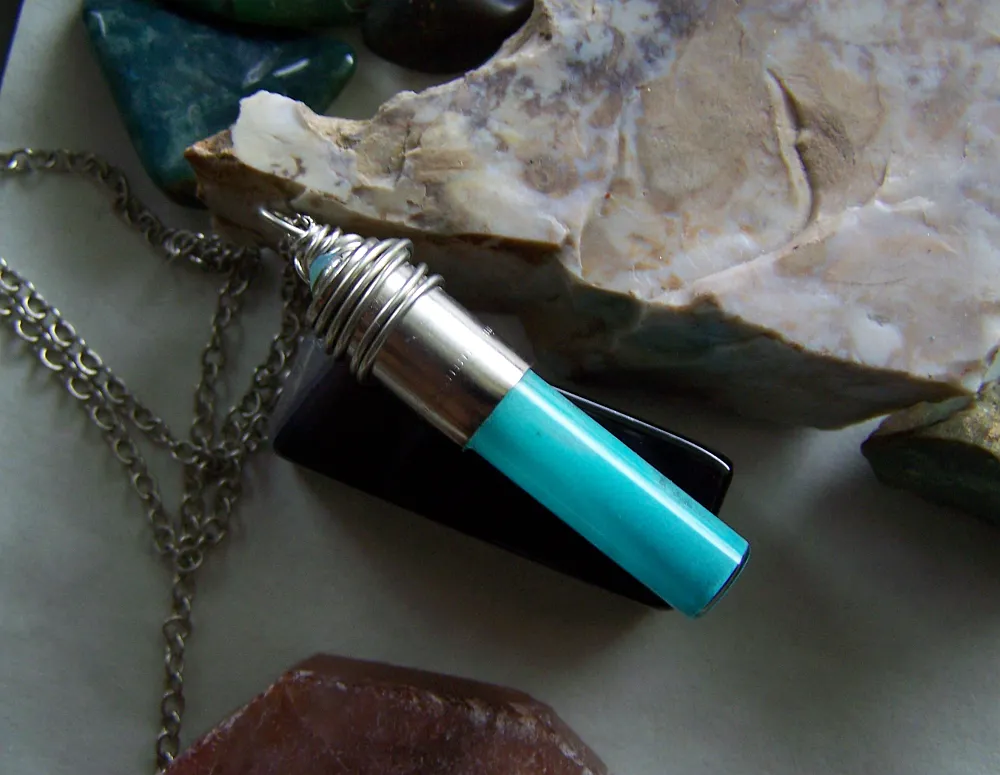 Glow in the Dark Glass Vial Quartz Crystals Bullet Pendant Necklace